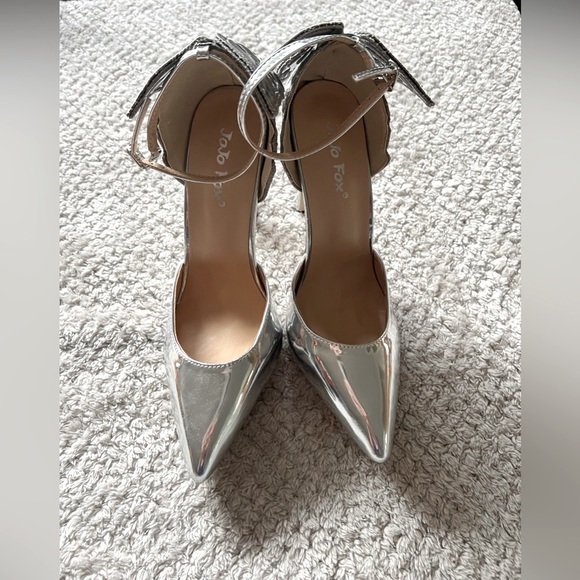 ***SOLD*** 🌪️🫧 Silver Patent Butterfly Heels 🫧🌪️ Size EUR 40 (AU 9) - Picture 11 of 15